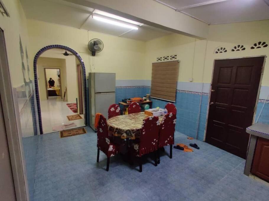 Adeeba Homestay Kuantan Exteriör bild